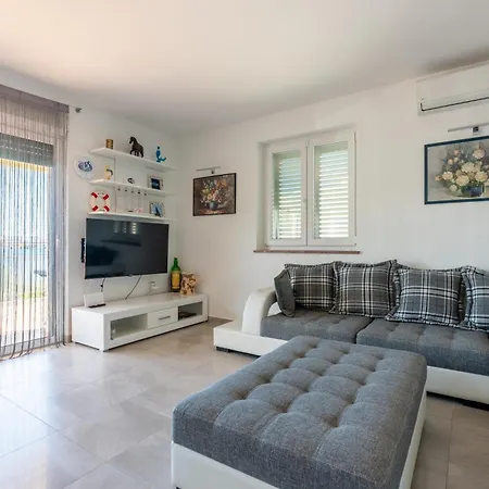 Lägenhet By The Sea Omisalj, Krk - 21946 Omišalj