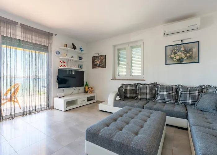 Lägenhet By The Sea Omisalj, Krk - 21946 Omišalj